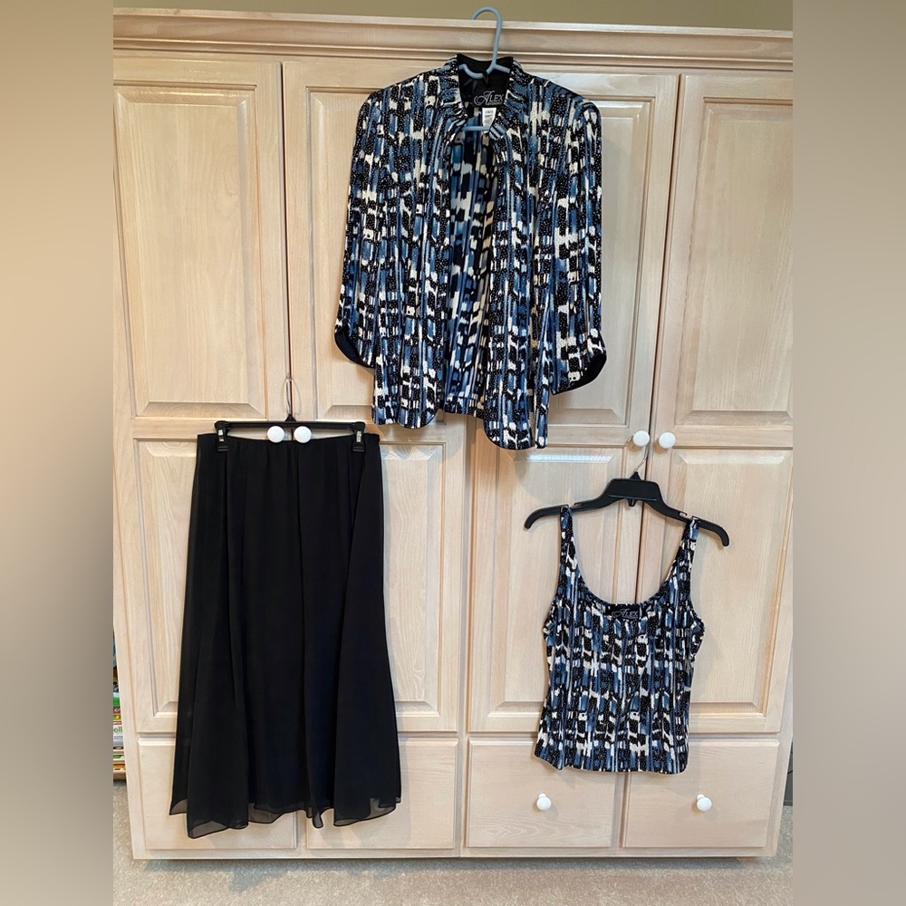 Alex Evenings 3-piece set. Mother/Grandmother of the Bride/Groom or Holiday